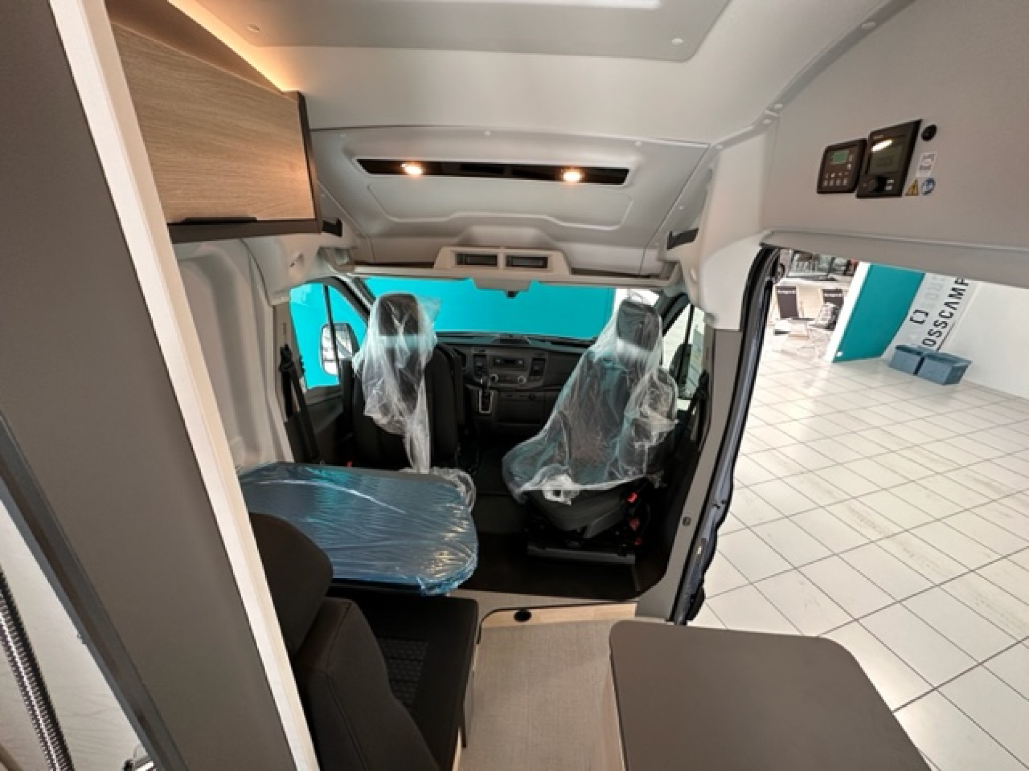 41541-07-2048.jpg