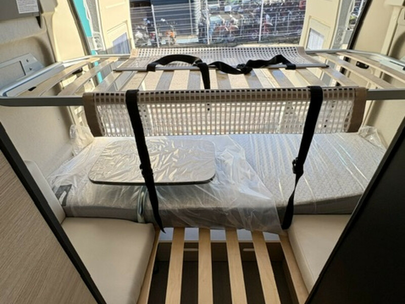 44039-14-2048.jpg